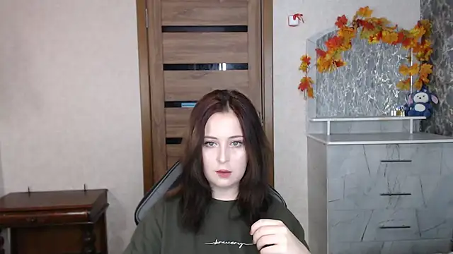 Snapshot of Kristy-Max chatting on 10.17.25 Kristy-Max online show from 10.17.25
