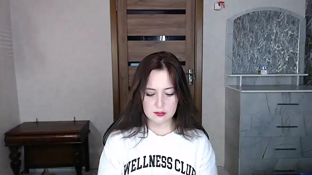 Snapshot of Kristy-Max chatting on 10.21.25 Kristy-Max online show from 10.21.25