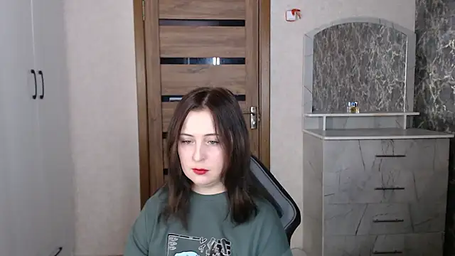 Snapshot of Kristy-Max chatting on 10.26.25 Kristy-Max online show from 10.26.25