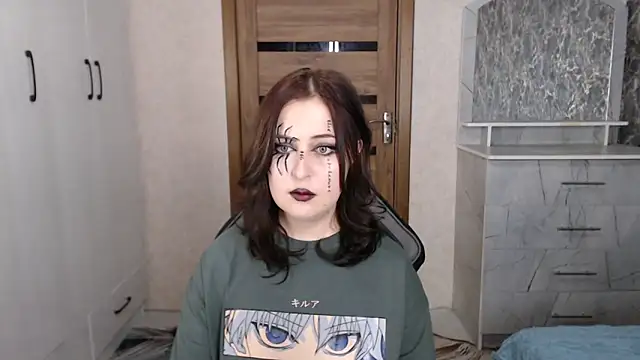 Snapshot of Kristy-Max chatting on 10.30.25 Kristy-Max online show from 10.30.25