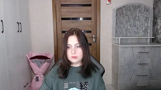 Snapshot of Kristy-Max chatting on 11.05.25 Kristy-Max online show from 11.05.25