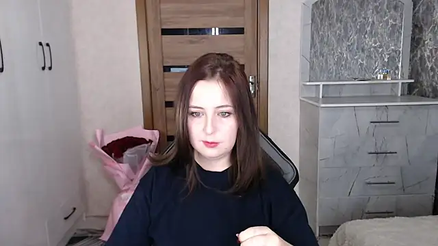 Snapshot of Kristy-Max chatting on 11.10.25 Kristy-Max online show from 11.10.25