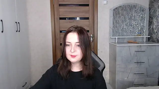 Snapshot of Kristy-Max chatting on 11.12.25 Kristy-Max online show from 11.12.25