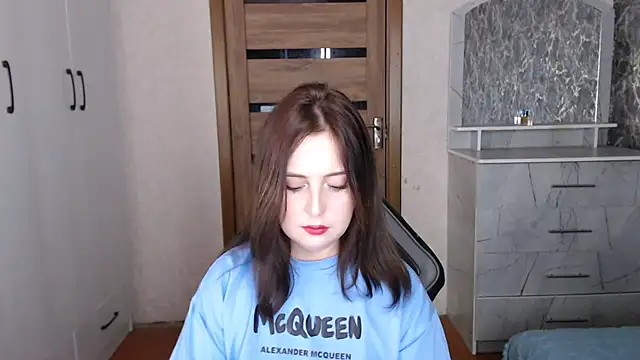 Snapshot of Kristy-Max chatting on 11.16.25 Kristy-Max online show from 11.16.25