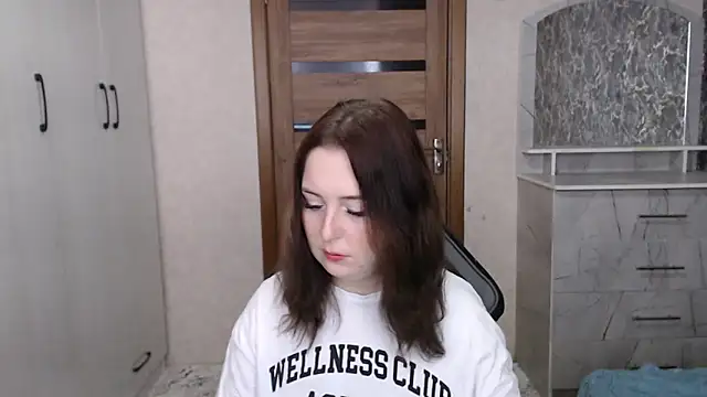 Snapshot of Kristy-Max chatting on 11.26.25 Kristy-Max online show from 11.26.25