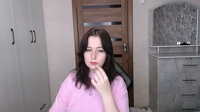 Snapshot of Kristy-Max chatting on 12.15.25 Kristy-Max online show from 12.15.25