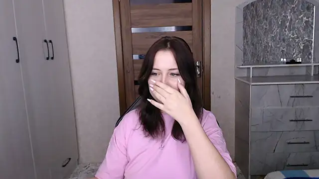 Snapshot of Kristy-Max chatting on 12.15.25 Kristy-Max online show from 12.15.25