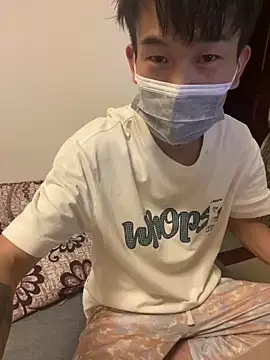 Snapshot of CM100412 chatting on 06.18.26 CM100412 online show from 06.18.26