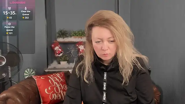 JesiaFoxi online show from 12.22.25