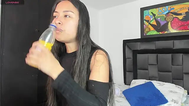 Snapshot of tatiana_valencia chatting on 02.23.25 tatiana valencia online show from 02.23.25