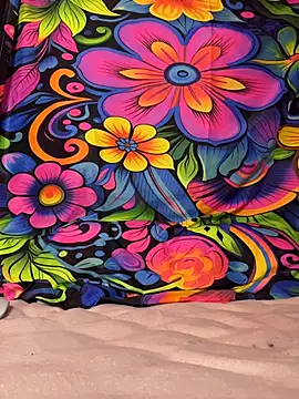 Snapshot of xMirana_ chatting on 12.20.25 xMirana online show from 12.20.25