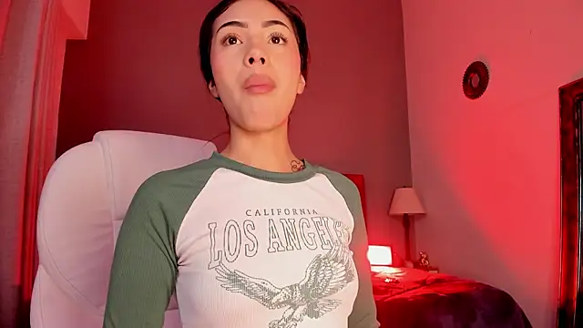 Snapshot of Giovanna_oliveira chatting on 02.27.26 Giovanna oliveira online show from 02.27.26