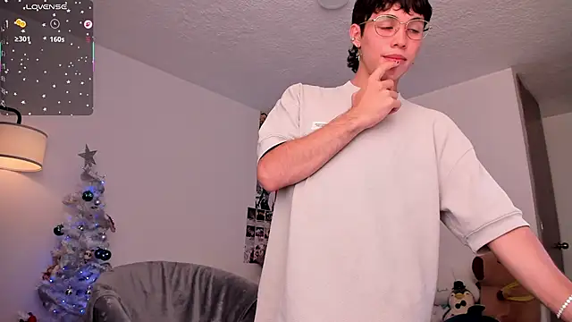 Snapshot of angel_bless19 chatting on 12.16.25 angel bless19 online show from 12.16.25