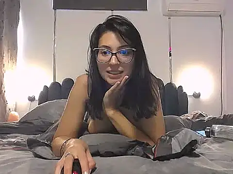 Snapshot of RubyBe10 chatting on 10.31.25 RubyBe10 online show from 10.31.25