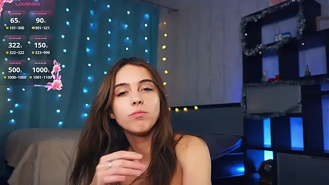 Snapshot of FannyHewson chatting on 01.19.25 FannyHewson online show from 01.19.25