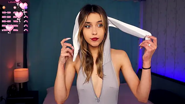 Snapshot of FannyHewson chatting on 11.11.25 FannyHewson online show from 11.11.25