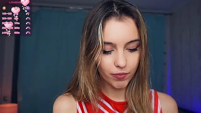 Snapshot of FannyHewson chatting on 11.15.25 FannyHewson online show from 11.15.25