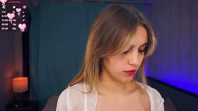 Snapshot of FannyHewson chatting on 11.26.25 FannyHewson online show from 11.26.25