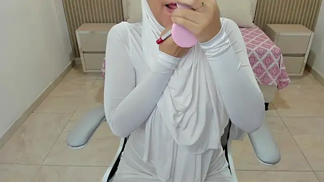 Hanaa latif online show from 03.18.25