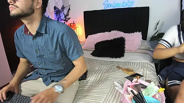 Snapshot of -soulmate-s chatting on 10.21.25 -soulmate-s online show from 10.21.25