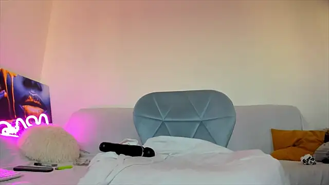 hornyemma   online show from 12.17.24