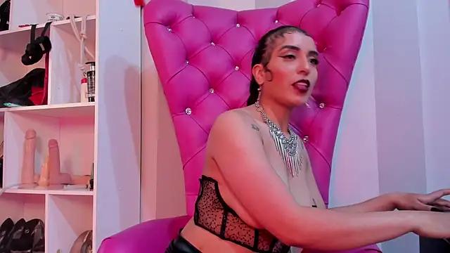 Snapshot of MeliizaQueen chatting on 12.10.24 MeliizaQueen online show from 12.10.24