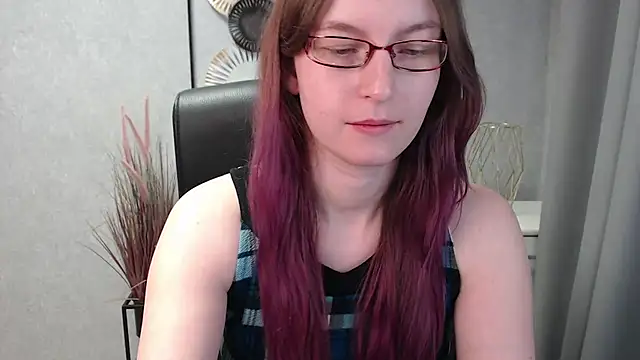 emmaxDelight online show from 01.30.25