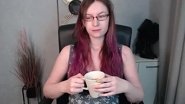 emmaxDelight online show from 02.06.25