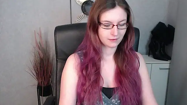 emmaxDelight online show from 02.12.25