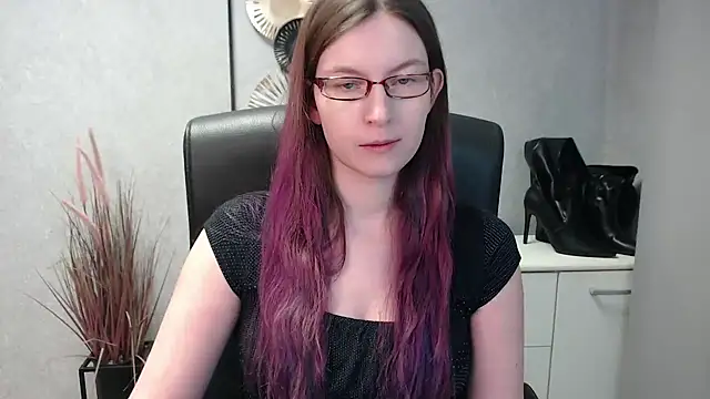 emmaxDelight online show from 02.18.25