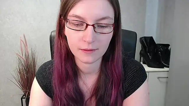 emmaxDelight online show from 02.18.25