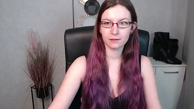 emmaxDelight online show from 02.26.25