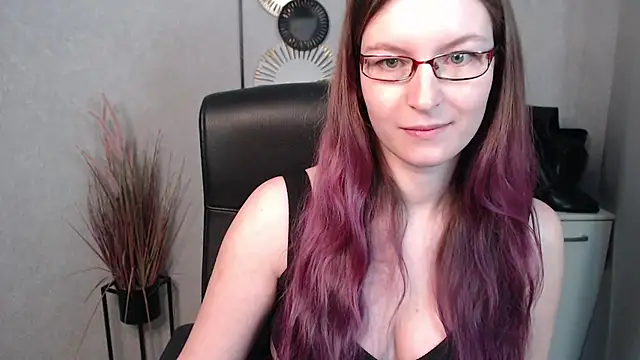 emmaxDelight online show from 02.26.25