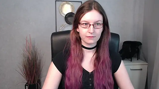 emmaxDelight online show from 03.18.25