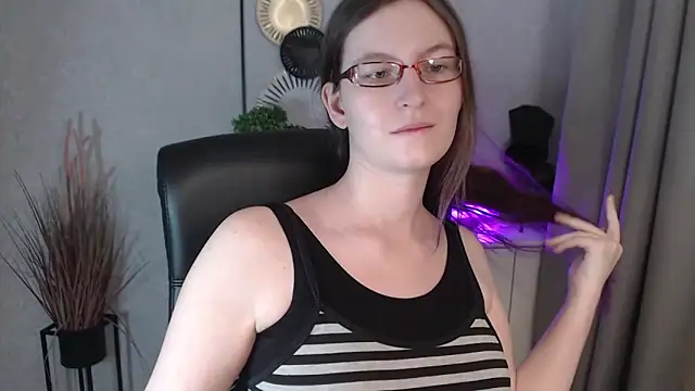 emmaxDelight online show from 11.18.25