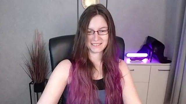 emmaxDelight online show from 12.23.25