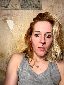 Snapshot of JoleneFuego chatting on 11.22.25 JoleneFuego online show from 11.22.25