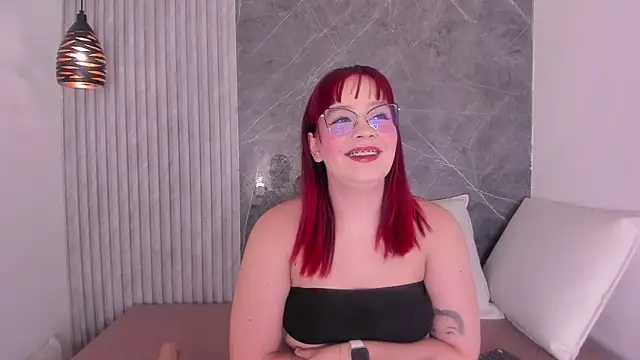 Snapshot of ArielSexHot chatting on 12.04.25 ArielSexHot online show from 12.04.25