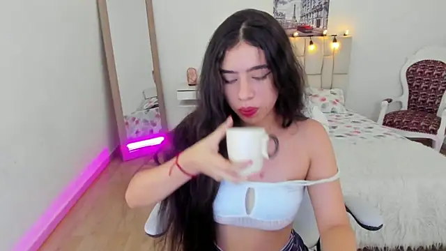 Snapshot of zoe_turnner_18 chatting on 01.13.25 zoe turnner 18 online show from 01.13.25