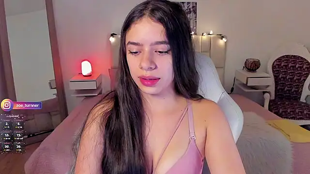 Snapshot of zoe_turnner_18 chatting on 10.29.25 zoe turnner 18 online show from 10.29.25