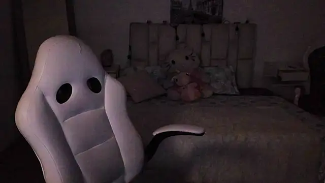 Snapshot of zoe_turnner_18 chatting on 11.16.25 zoe turnner 18 online show from 11.16.25