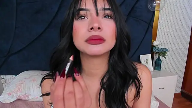 Snapshot of LARISSAEVANS chatting on 11.11.25 LARISSAEVANS online show from 11.11.25