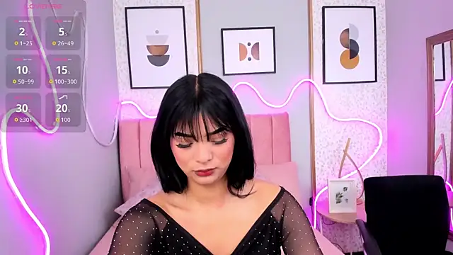 Snapshot of LARISSAEVANS chatting on 11.28.25 LARISSAEVANS online show from 11.28.25