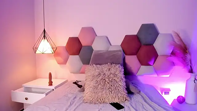 Snapshot of MelissaFoxx chatting on 12.05.25 MelissaFoxx online show from 12.05.25