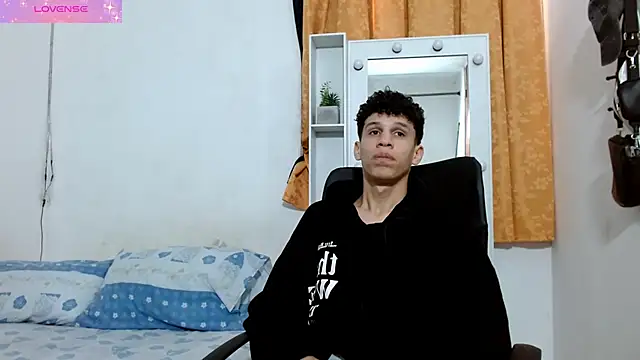 Snapshot of jeff_ross chatting on 12.02.24 jeff ross online show from 12.02.24