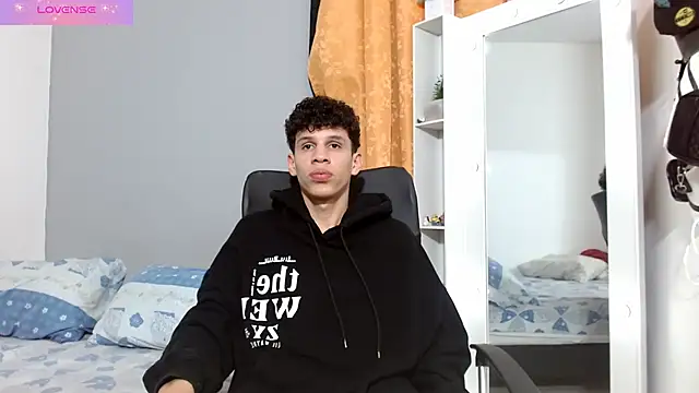 Snapshot of jeff_ross chatting on 12.10.24 jeff ross online show from 12.10.24