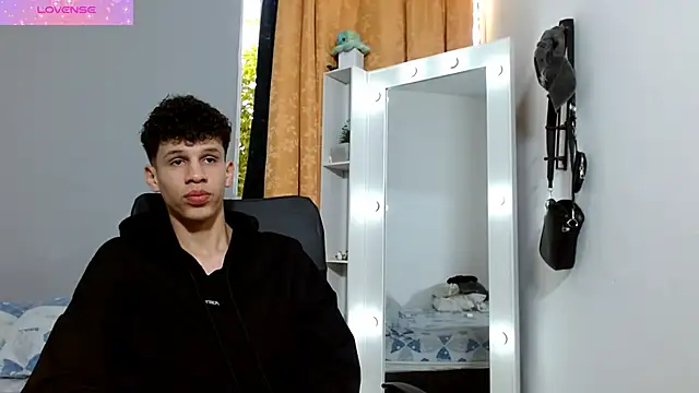 Snapshot of jeff_ross chatting on 12.15.24 jeff ross online show from 12.15.24