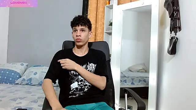 Snapshot of jeff_ross chatting on 12.19.24 jeff ross online show from 12.19.24