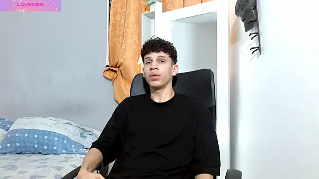 Snapshot of jeff_ross chatting on 12.20.24 jeff ross online show from 12.20.24