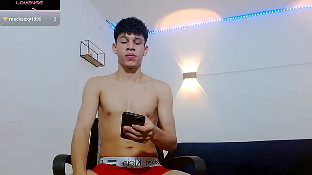 Snapshot of jeff_ross chatting on 10.31.25 jeff ross online show from 10.31.25